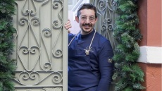 Αλέξανδρος Τσιοτίνης: O chef-patron του βραβευμένου με αστέρι Michelin CTC πιστεύει στο φαγητό που κρύβει εκπλήξεις