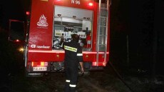 Φωτιά σε όχημα στην Αττική Οδό, στο ύψος των Γλυκών Νερών, καθυστερήσεις στην κυκλοφορία