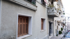 Έγκλημα στον Πειραιά: «Πριν από μια εβδομάδα τσακώνονταν» - Τι λένε στη γειτονιά που έγινε η δολοφονία της 19χρονης