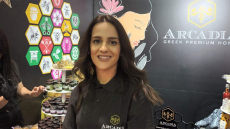 Οι γυναίκες μελισσοκόμοι στην πρώτη γραμμή: Καλλυντικά και υδρομέλι με τη συνταγή της γιαγιάς!