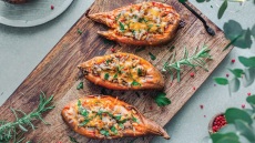 Γλυκοπατάτες ψητές γεμιστές με κιμά και μπαχαρικά