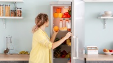 Τα 5 βήματα για να καθαρίσετε αποτελεσματικά το ψυγείο σας