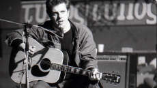 Παύλος Σιδηρόπουλος: Άντε… και καλή τύχη μάγκες - 32 χρόνια από το φευγιό του ασυμβίβαστου «πρίγκιπα της ροκ»