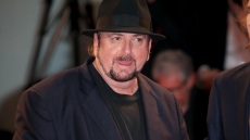 Τζέιμς Τόμπακ: Ο σκηνοθέτης με νέα αγωγή κατηγορείται ότι έχει παρενοχλήσει πάνω από 36 γυναίκες