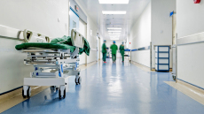 Σύσκεψη στο Μαξίμου για την πίεση στο ΕΣΥ και την «ανοιχτή πληγή» των ράντζων