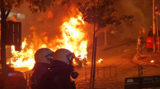 Πεδία μάχης Θεσσαλονίκη και Αθήνα με φωτιές και μολότοφ μετά τις πορείες για τον Γρηγορόπουλο (βίντεο + φωτό) 