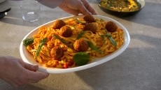 Σε λίγο θα τρώμε ήλιο και αέρα κοπανιστό και θα χορταίνουμε;