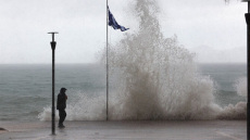 Παξοί: Γυναίκα έπαθε εγκεφαλικό και πέθανε, γιατί η κακοκαιρία «Gaia» εμπόδισε τη διακομιδή σε νοσοκομείο