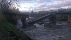 Άρτα: Κατέρρευσε γέφυρα στο Κομπότι λόγω της κακοκαιρίας - Δείτε εντυπωσιακές εικόνες