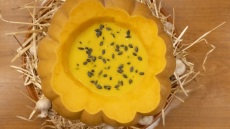 Βελουτέ κολοκύθας με νιώτικη γραβιέρα, μανιτάρια και μπέικον