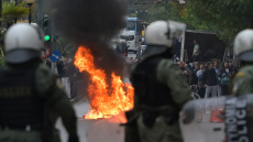 ΑΣΟΕΕ: Οδοφράγματα από αγνώστους - Διακοπή κυκλοφορίας στην Πατησίων