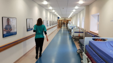 Δεκτή από συνδικάτα εργαζομένων στο βρετανικό ΕΣΥ η πρόταση της κυβέρνησης για αυξήσεις