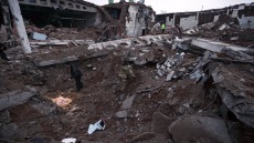 Πόλεμος στην Ουκρανία: Οκτώ νεκροί και 23 τραυματίες από βομβαρδισμό χωριού στο Λουχάνσκ