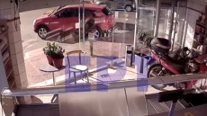 Χαλκίδα: Διαρρήκτης έσπασε τζαμαρία κρεοπωλείου με καπάκι φρεατίου για να αρπάξει την ταμειακή μηχανή