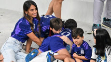 Λιονέλ Μέσι: Πέφτει στην αγκαλιά της οικογένειάς του -«Θέλω να πάω στην Αργεντινή να γίνω μάρτυρας αυτής της τρέλας»