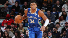 Πέλικανς - Μπακς 119-128: Αντετοκούνμπο 42άρης και τα «Ελάφια» στην κορυφή - Δείτε βίντεο