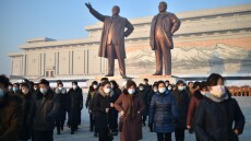 Βόρεια Κορέα: Απαγορεύει τη διασκέδαση, το αλκοόλ και τους εορτασμούς λόγω πένθους για τον Κιμ Γιονγκ Ιλ