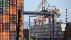 Μελέτη ΕΤΕ: Ανακάμπτουν οι ελληνικές εξαγωγές με αιχμή τα τρόφιμα και τα μέταλλα