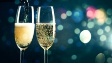 Αφροί και φυσαλίδες για την Πρωτοχρονιά (και όχι μόνο)