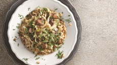 Η συνταγή της ημέρας. Γιορτινή μακαρονάδα με κοτόπουλο και συκωτάκια πουλιών. Το μενού της εβδομάδας (26/12 έως 1/1)