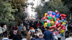 Ωράριο καταστημάτων - Χριστούγεννα: Ανοιχτά σήμερα τα μαγαζιά - Τι ισχύει για τις επόμενες ημέρες