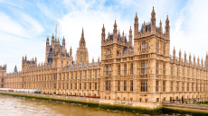 Βρετανία: Βουλευτές επιρρεπείς στον σεξοτουρισμό μπορούν να γίνουν εύκολα θύματα από Ρωσίδες «Μάτα Χάρι»