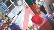 Λιόσια: Ληστής μπήκε σε μίνι μάρκετ και σημάδεψε με όπλο μητέρα και βρέφος