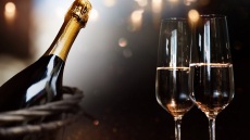 Πώς να ανοίξετε τη σαμπάνια σαν επαγγελματίας: Χωρίς τραυματισμούς ή δράματα