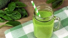 2 εύκολα detox smoothies για μετά τις γιορτές