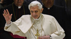 Η απόφαση του Φραγκίσκου για τις λειτουργίες στα λατινικά «ράγισε την καρδιά του Βενέδικτου», λέει ο πρώην γραμματέας του