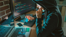 Ηλεκτρονικές απάτες: Κλέβουν κωδικούς καρτών και παίζουν στοίχημα και ρουλέτα στα κινητά