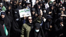  Ιράν: Η αστυνομία ελέγχει και πάλι εάν οι γυναίκες που επιβαίνουν σε αυτοκίνητο φορούν χιτζάμπ