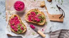 Παντζάρι: Ο Δ. Παπαζυμούρης μάς εξηγεί με ποια υλικά ταιριάζει και πώς χρησιμοποιείται δημιουργικά στην κουζίνα (+συνταγές)