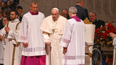 Ανοιχτή σύγκρουση των Ρωμαιοκαθολικών: «Υπάρχει διάβολος μέσα στο Βατικανό», λέει αρχιεπίσκοπος 