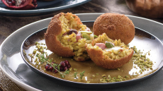 Arancini με μορταδέλα και φιστίκι