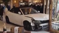 Κίνα: Δυσαρεστημένος πελάτης εισέβαλε με το αμάξι του σε ξενοδοχείο - Δείτε βίντεο