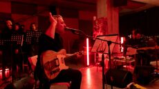 Στέγη Ιδρύματος Ωνάση: Ο Παύλος Παυλίδης συναντά τη μουσική του Γιάννη Μαρκόπουλου