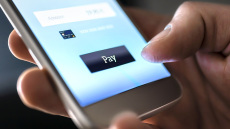 Συναλλαγές e-banking: Αποζημίωση στα θύματα ηλεκτρονικής απάτης θα δίνουν οι τράπεζες