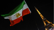 Γαλλία: Αλληλεγγύη στους διαδηλωτές στο Ιράν με συνθήματα στον Πύργο του Άιφελ - Δείτε βίντεο