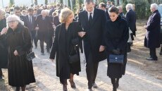 Τέως βασιλιάς Κωνσταντίνος: Η El Mundo σχολιάζει τη συμφιλίωση της ισπανικής βασιλικής οικογένειας στην κηδεία