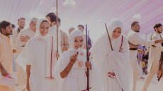 Ινδία: Οκτάχρονη κληρονόμος δυναστείας διαμαντιών άφησε τα πλούτη για να γίνει μοναχή