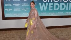 Τζένιφερ Λόπεζ: Το αποκαλυπτικό φόρεμά της στην πρεμιέρα της νέας της ταινίας - Δείτε φωτογραφίες