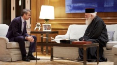 Συνάντηση Μητσοτάκη-Ιερώνυμου στο Μαξίμου για την εκκλησιαστική περιουσία