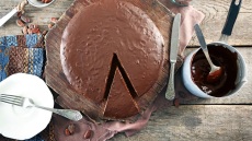 Περί ορέξεως… σοκολατόπιτα: 6 λαχταριστές συνταγές χωρίς έκπτωση στις θερμίδες