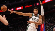 Γιάννης Αντετοκούνμπο: 29 πόντοι σε 26 λεπτά στην επιστροφή του και νίκη για τους Μπακς επί των Πίστονς