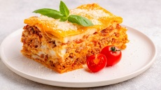 Λαζάνια: Ο Δ. Παπαζυμούρης μοιράζεται μαζί μας τα μυστικά του μαγειρέματος αυτού του γευστικού υλικού (+ συνταγές)