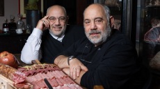 Metameat: Ο Βαγγέλης και ο Σπύρος Λιάκος αλλάζουν την εικόνα των αλλαντικών στην Ελλάδα