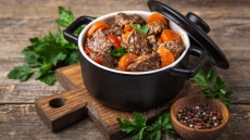 Τα 5 λάθη που πρέπει να αποφεύγετε όταν μαγειρεύετε μοσχαράκι κατσαρόλας