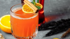 Το ζεστό Aperol είναι το τέλειο κοκτέιλ για τα βράδια του χειμώνα