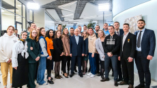 Βλαντιμίρ Πούτιν: Έβαλε παπούτσια με τακούνι σε συνάντηση με φοιτητές